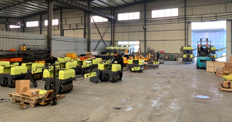 阳春三月,一批小型压路机出口外洋，，，，，，，去赴一场他国春暖花开!