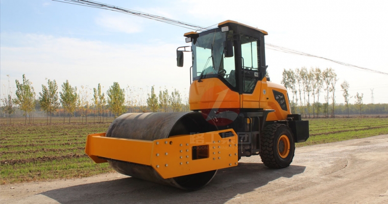 威客电竞集团关于小型压路机的详细先容